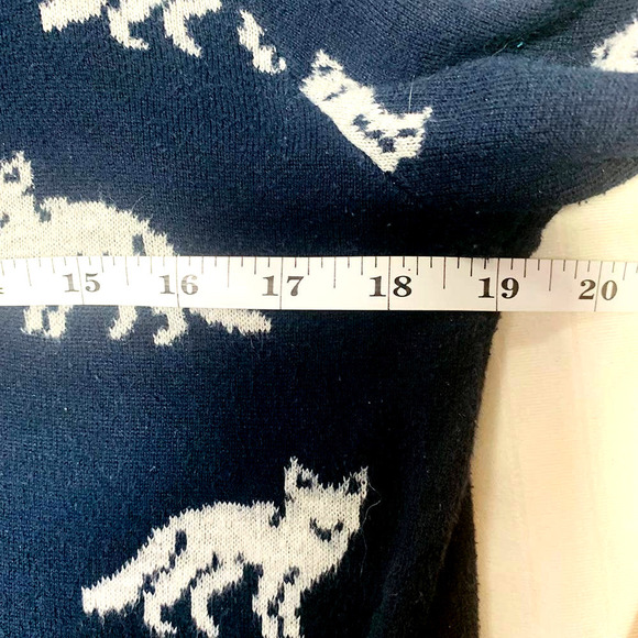 Forever 21 Men’s Coyote Print Crew Neck Sweater - Picture 6 of 8